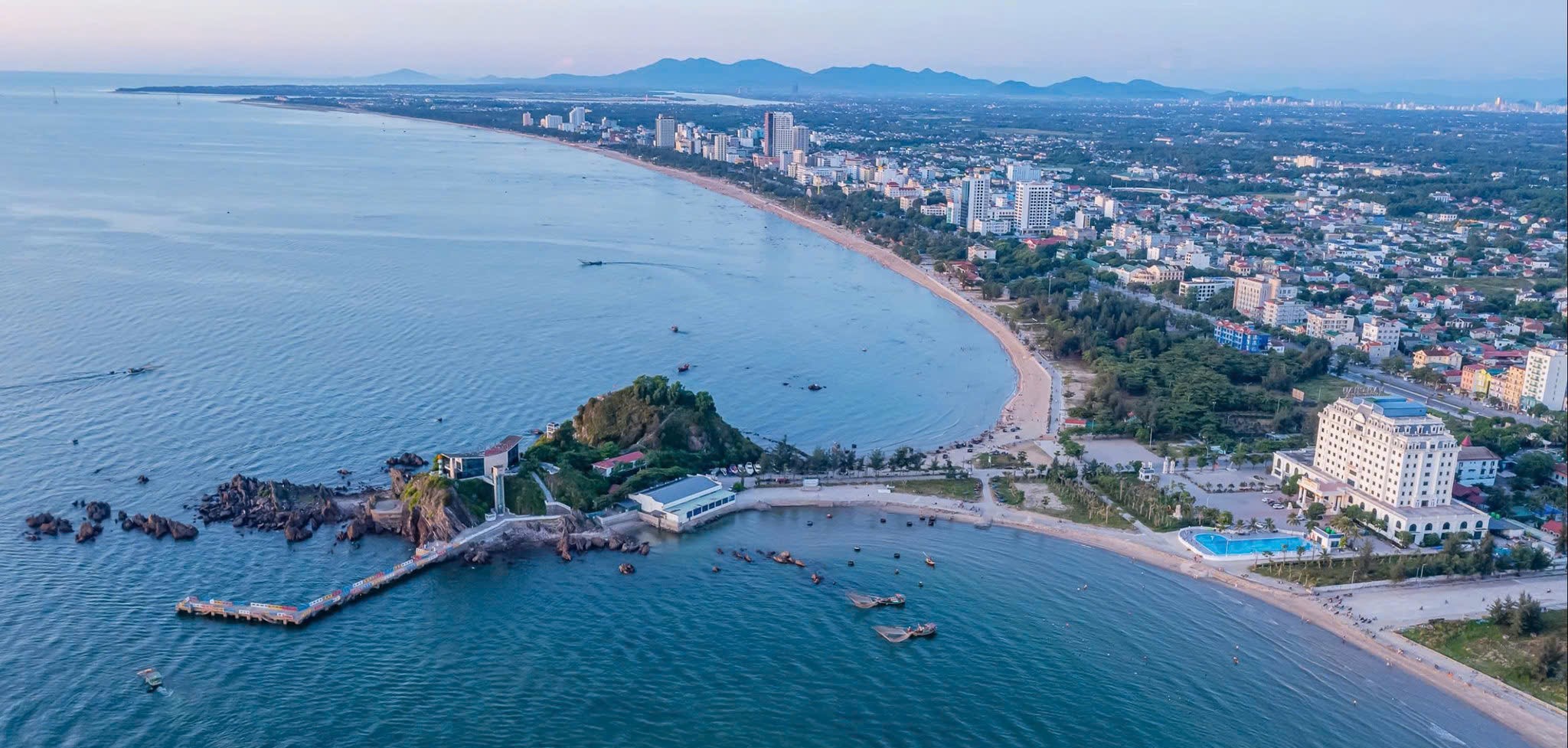 Cửa Lò
Kết nối biển xanh, mở lối tương lai